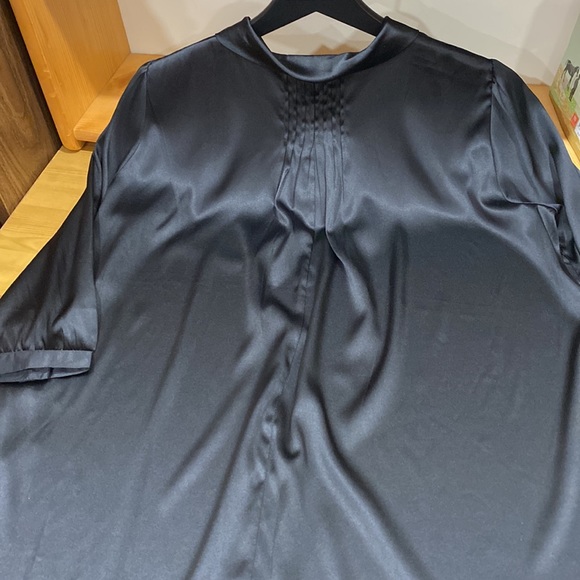 **NWT ** Silk Blouse With Tie-Neck 3/4 Sleeves - Picture 12 of 16
